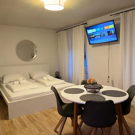 Near Downtown Apartment *