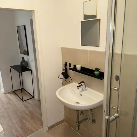 Near Downtown Apartment